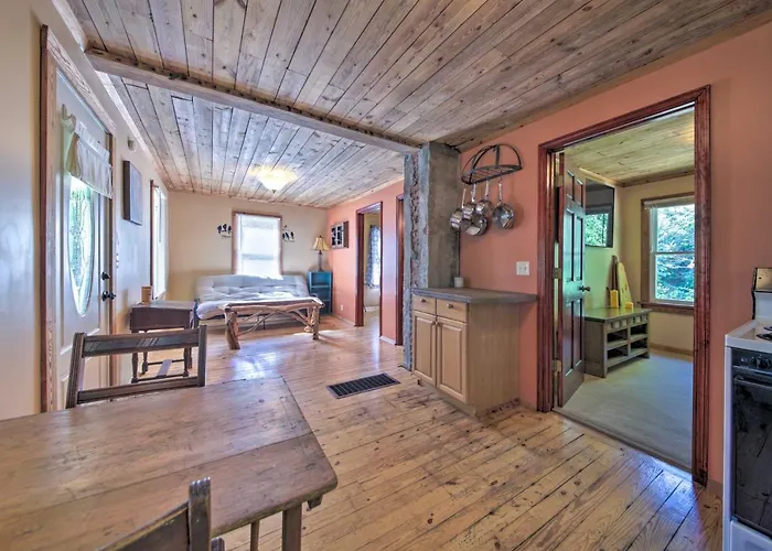 Pet-friendly With Fire Pit - 3 Mi To Siu! *