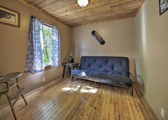 Pet-friendly With Fire Pit - 3 Mi To Siu! Holiday home *