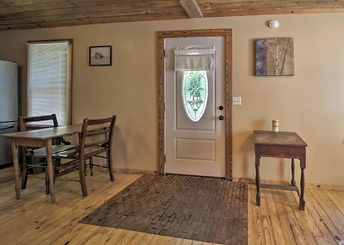 Pet-friendly With Fire Pit - 3 Mi To Siu! Holiday home *