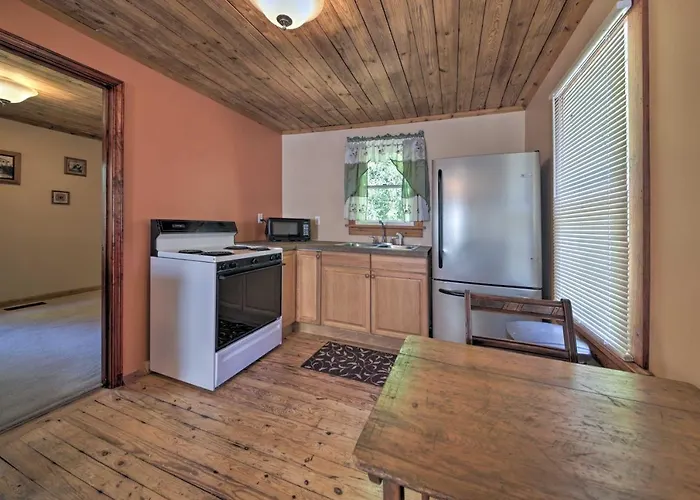 Holiday home Pet-friendly With Fire Pit - 3 Mi To Siu! Carbondale