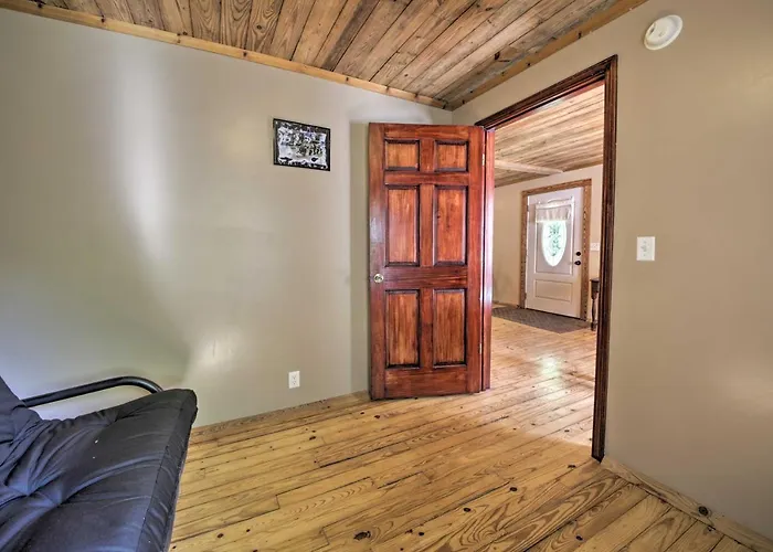 Holiday home Pet-friendly With Fire Pit - 3 Mi To Siu! Carbondale